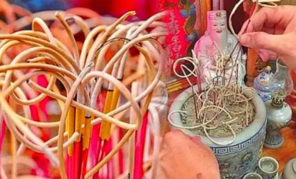 Tỉa chân nhang, ông Công, ông Táo trước, Tết âm lịch, Tết Ất Tỵ 2025