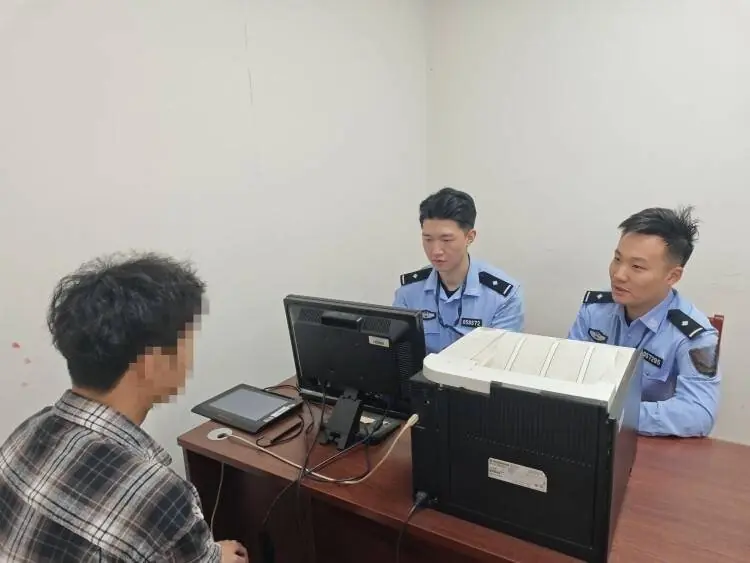 Mẹ vừa thông báo chuyển khoản thành công 300 triệu đồng, nam sinh xác nhận rồi liền báo cảnh sát