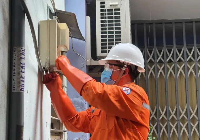 Giá điện tăng 4,8% lên hơn 2.200 đồng một kWh từ ngày mai