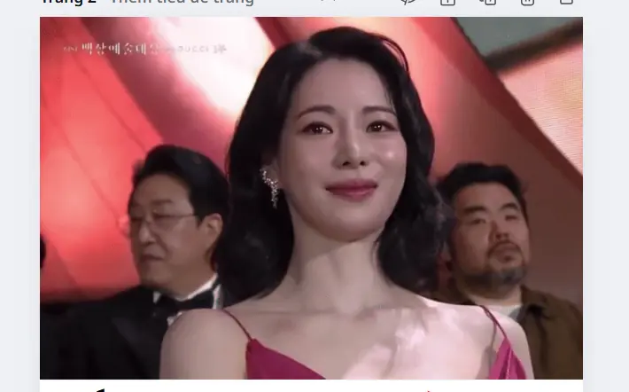 Bắt gọn Lim Ji Yeon đơ người, gượng gạo khi bạn thân thắng Baeksang, chuyện gì xảy ra đến mức này?