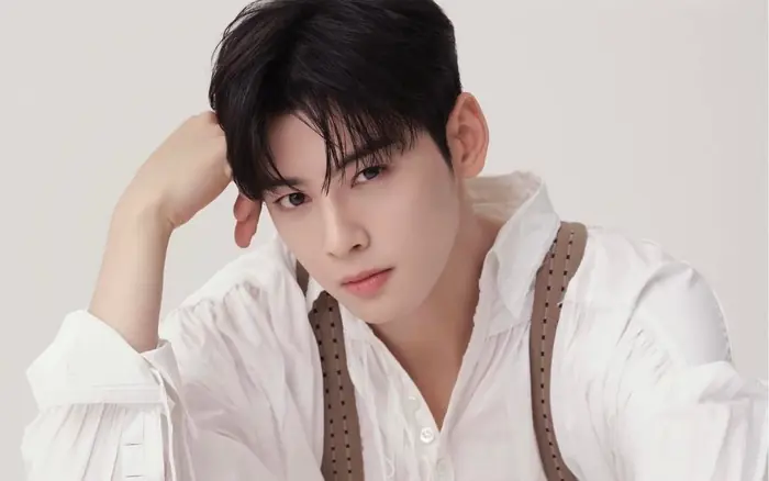 Mỹ nam đẹp nhất Kpop bị chê bai năng lực kém cỏi, sử dụng đặc quyền để tham gia ban nhạc quân đội