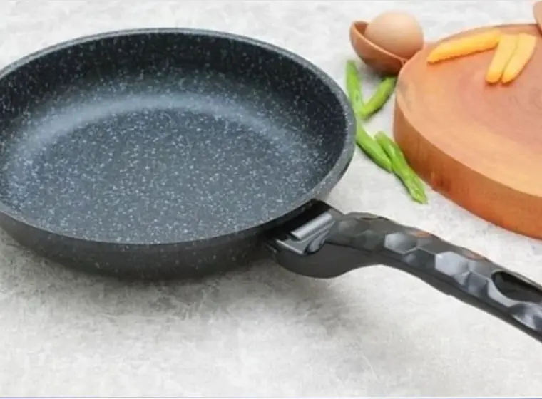Chảo mất hết lớp chống dính đừng vội bỏ đi, làm theo mẹo này biến chảo cũ thành chảo mới
