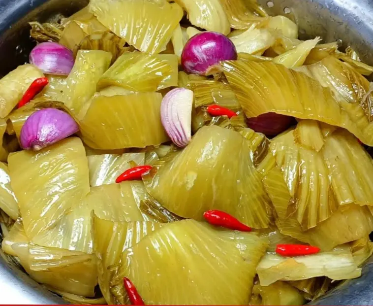Muối dưa đừng cho nước đun sôi để nguội: Dùng nước này dưa giòn ngon, vàng đẹp chỉ sau 1 đêm