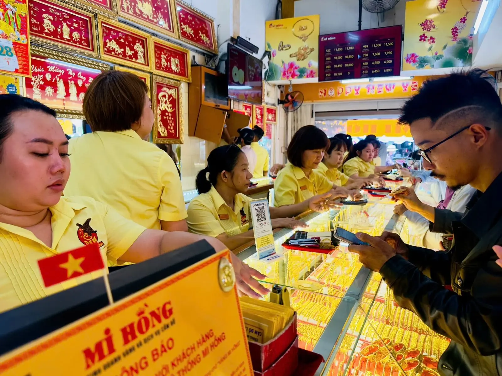 Giá vàng ngày 18/5/2025: Giá vàng trong nước và vàng thế giới có tuần giảm mạnh, người mua lỗ nặng tới 6,5 triệu