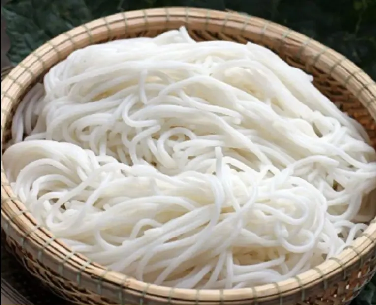 Nhúng sợi bún vào bát nước mắm, sau 2 phút biết ngay bún sạch hay chứa hàn the