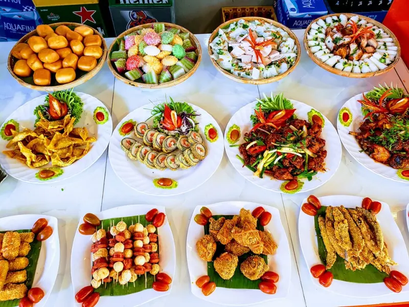 Nhân viên nhà hàng buffet tiết lộ: 3 món bẩn nhất đầu bếp chẳng bao giờ đụng đũa, nhưng cứ để lên là hết