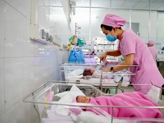 Đề xuất nữ sinh con thứ 2 được hỗ trợ mua nhà xã hội, nghỉ 7 tháng