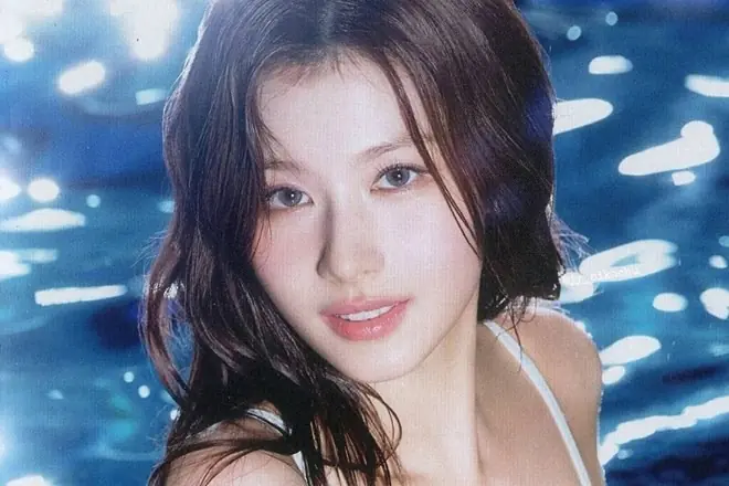 Sana (TWICE) thú nhận từng muốn bỏ trốn về Nhật Bản trước khi ra mắt