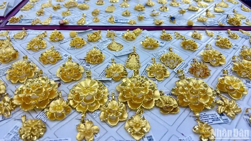 Giá vàng ngày 21/5: Chạm đỉnh