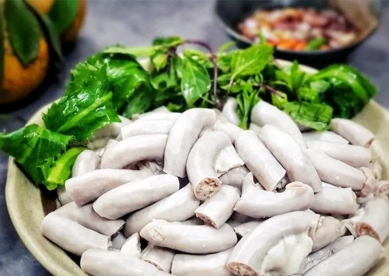 Luộc lòng thả ngay vào nồi nước đang sôi là dại: Làm thêm bước này lòng trắng tinh, giòn sần sật, không bị đắng