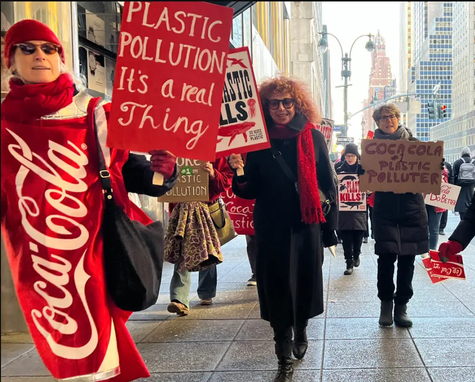 Người tiêu dùng chỉ trích dữ dội Coca-Cola, kêu gọi tẩy chay toàn cầu